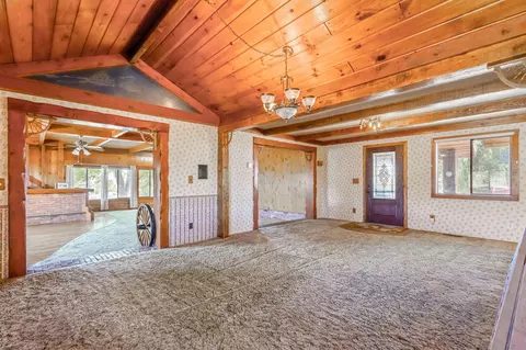 Living - 32311 Modoc Point Rd, Chiloquin, OR 97624 photo 2 of 5