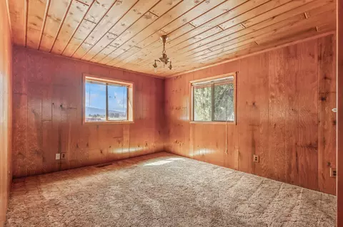 Bedroom - 32311 Modoc Point Rd, Chiloquin, OR 97624 photo 5 of 6