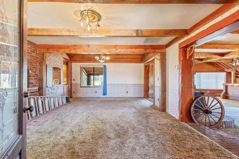 Living - 32311 Modoc Point Rd, Chiloquin, OR 97624 photo 1 of 5