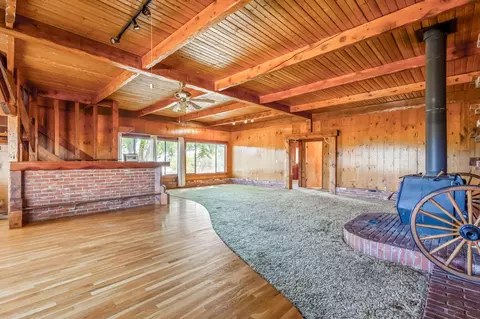 Living - 32311 Modoc Point Rd, Chiloquin, OR 97624 photo 5 of 5