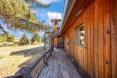 Exterior - 32311 Modoc Point Rd, Chiloquin, OR 97624 photo 2 of 7