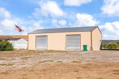Exterior - 32311 Modoc Point Rd, Chiloquin, OR 97624 photo 6 of 7