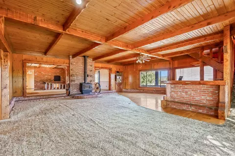 Living - 32311 Modoc Point Rd, Chiloquin, OR 97624 photo 4 of 5