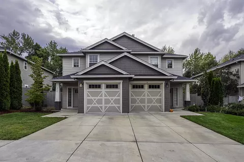 3860 Creek View Dr, Medford, OR 97504