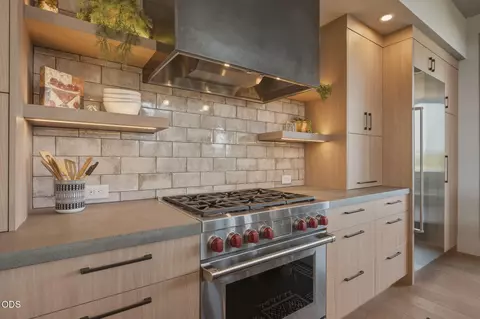 Kitchen - 22936 Ghost Tree Ln, Bend, OR 97701 photo 5 of 5