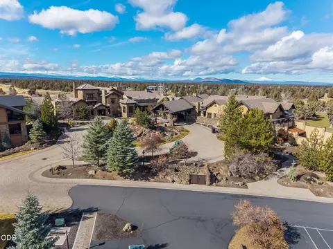 View/Area - 22936 Ghost Tree Ln, Bend, OR 97701 photo 4 of 5