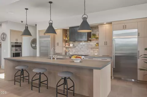 Kitchen - 22936 Ghost Tree Ln, Bend, OR 97701 photo 4 of 5