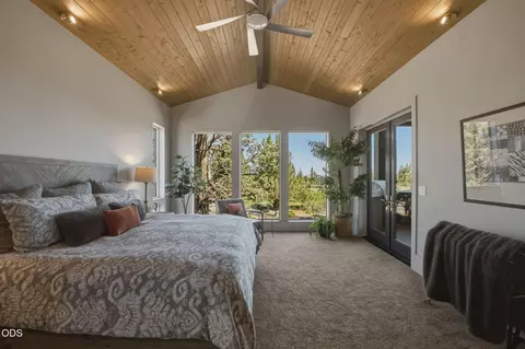 Bedroom - 22936 Ghost Tree Ln, Bend, OR 97701 photo 3 of 4