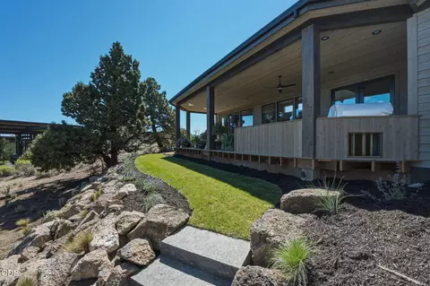 Exterior - 22936 Ghost Tree Ln, Bend, OR 97701 photo 4 of 9