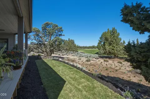 Exterior - 22936 Ghost Tree Ln, Bend, OR 97701 photo 3 of 9