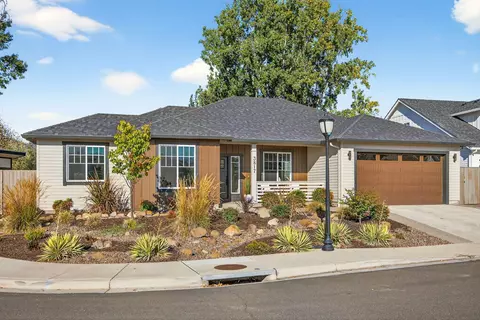 3817 Arena Dr, Medford, OR 97504