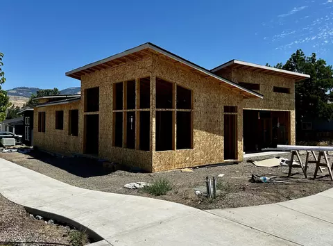1217 Kirk Ln, Ashland, OR 97520