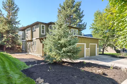 1102 NE Kayak Loop, Bend, OR 97701 photo 2