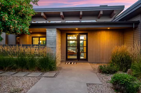 61785 Hosmer Lake Dr, Bend, OR 97702