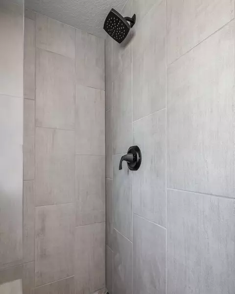Bath - 21800 Katie Dr, Bend, OR 97701 photo 5 of 6