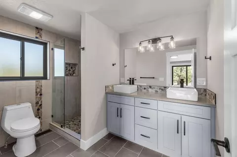 Bath - 21800 Katie Dr, Bend, OR 97701 photo 6 of 6