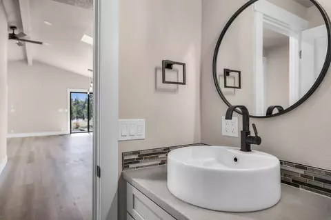 Bath - 21800 Katie Dr, Bend, OR 97701 photo 2 of 6