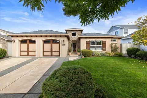 3757 Sherwood Park Dr, Medford, OR 97504