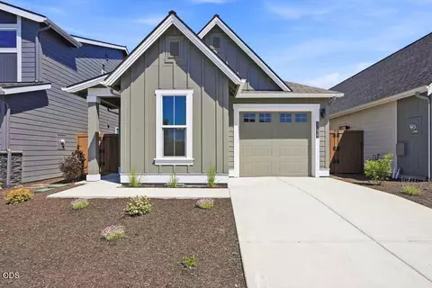 21439 NE Hayloft Pl, Bend, OR 97701
