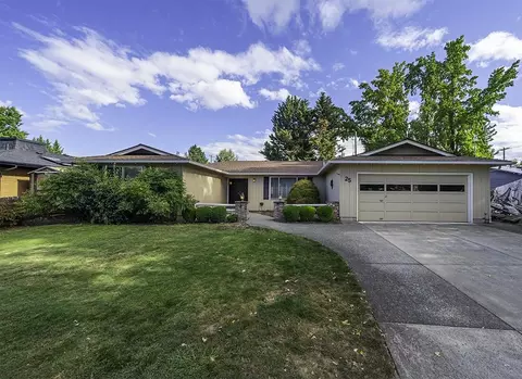 25 Donna Way, Central Point, OR 97502