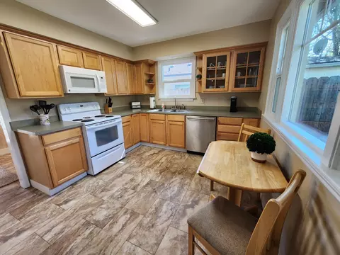 Kitchen - 160 E St, Jacksonville, OR 97530 photo 1 of 7