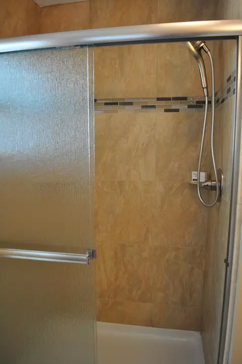 Bath - 160 E St, Jacksonville, OR 97530 photo 5 of 5