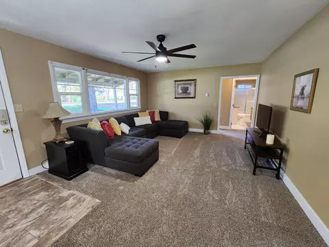Living - 160 E St, Jacksonville, OR 97530 photo 3 of 7