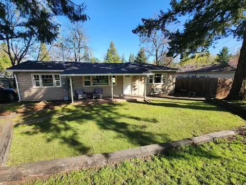 160 E St, Jacksonville, OR 97530