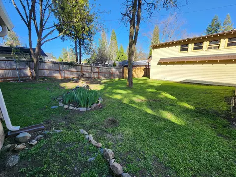 Exterior - 160 E St, Jacksonville, OR 97530 photo 2 of 5