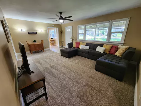 Living - 160 E St, Jacksonville, OR 97530 photo 2 of 7