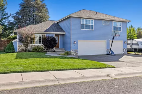 7016 Hager Ln, Klamath Falls, OR 97603