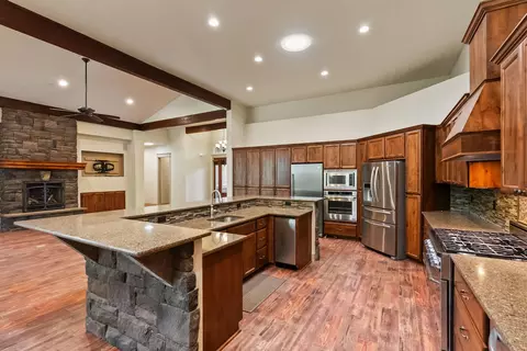 61245 Crescent Ct, Bend, OR 97702 photo 11