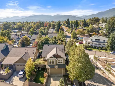 401 Clinton St, Ashland, OR 97520