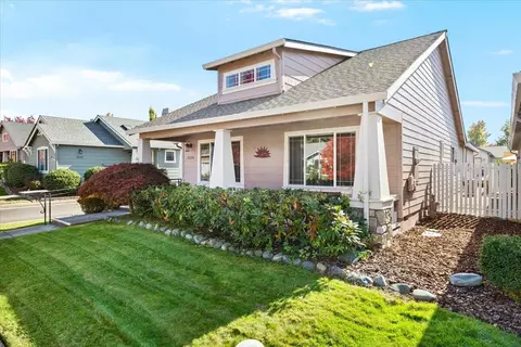 3326 Edgewater Dr, Medford, OR 97504