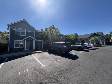 450 Midway Rd #16, Medford, OR 97501