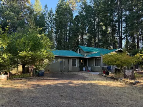 160 Kinnikinnick Dr, Cave Junction, OR 97523