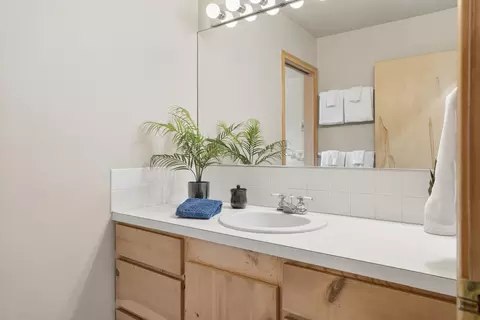 Bath - 18221 Oregon Loop #40, Sunriver, OR 97707 photo 1 of 1