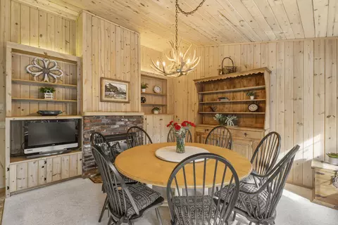 Dining - 18221 Oregon Loop #40, Sunriver, OR 97707 photo 1 of 2