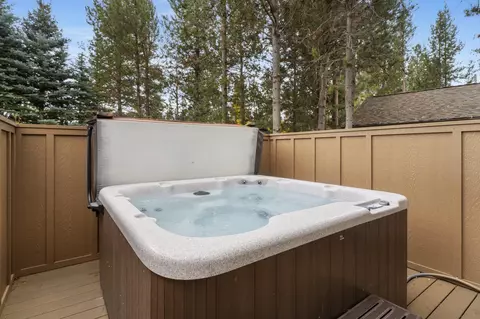 Exterior - 18221 Oregon Loop #40, Sunriver, OR 97707 photo 6 of 7