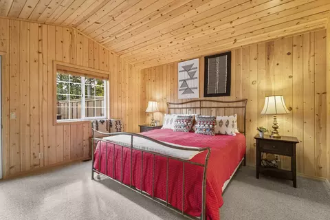 Bedroom - 18221 Oregon Loop #40, Sunriver, OR 97707 photo 3 of 4