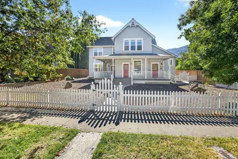 252 B St, Ashland, OR 97520