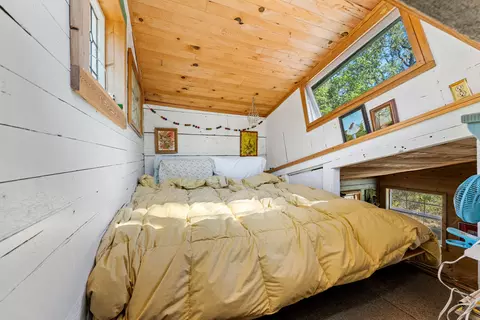 Bedroom - 798 Covered Bridge Rd, Rogue River, OR 97537 photo 1 of 3
