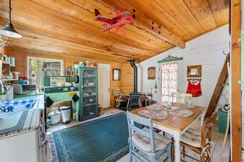 Kitchen - 798 Covered Bridge Rd, Rogue River, OR 97537 photo 2 of 2