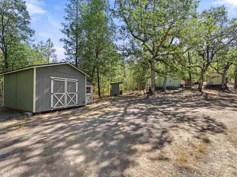 Exterior - 798 Covered Bridge Rd, Rogue River, OR 97537 photo 7 of 17