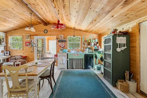 Kitchen - 798 Covered Bridge Rd, Rogue River, OR 97537 photo 1 of 2