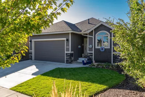 2949 NE Flagstone Ave, Bend, OR 97701