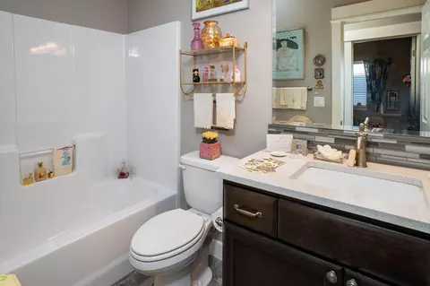 Bath - 2949 NE Flagstone Ave, Bend, OR 97701 photo 2 of 2