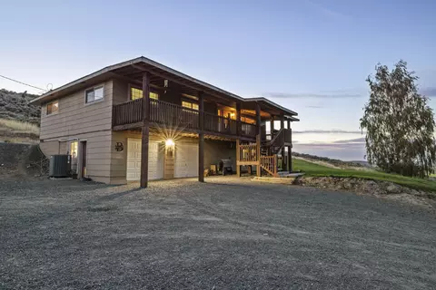 10580 Buesing Rd, Klamath Falls, OR 97603
