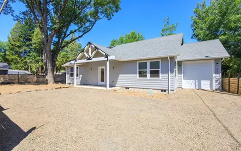 234 Williams Ln, Shady Cove, OR 97539