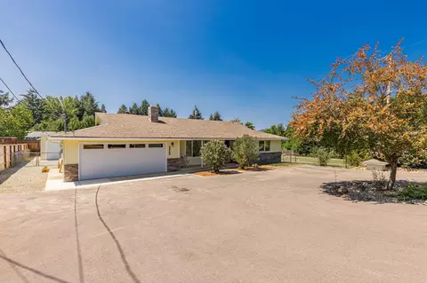 2040 Hamilton Ln SW, Grants Pass, OR 97527